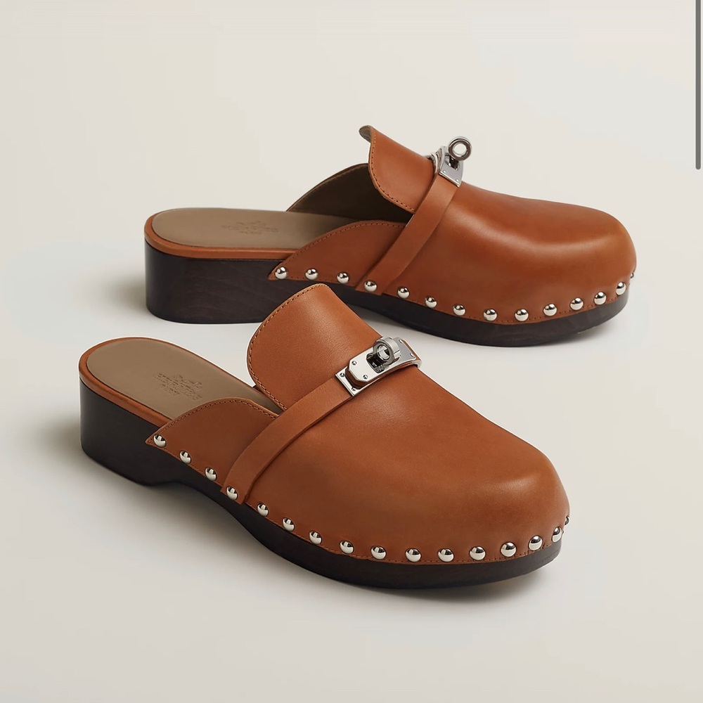 Hermès Carlotta clog in hazelnut. Size 39.